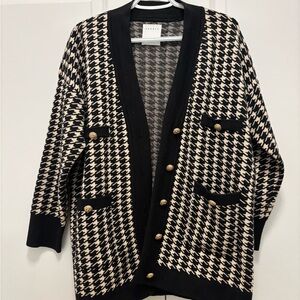 Elegant Black and Cream Houndstooth Women's Cardigan